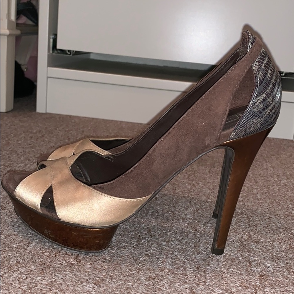 BCBG MaxAzria pumps